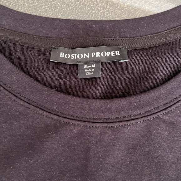 Women’s Floral Embroidered Tunic Style Sweatshirt - Picture 4 of 5